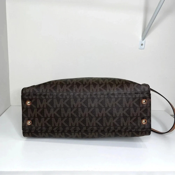 MICHAEL Michael Kors Brown Signature Coated Canvas Large East West Hamilton Tote - Picture 7 of 11